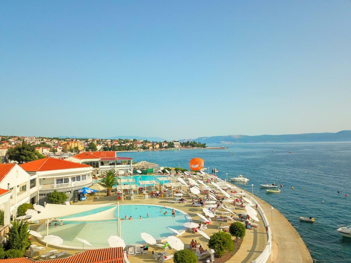 Hotel Katarina Selce Εξωτερικό φωτογραφία