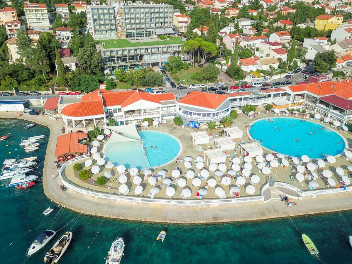 Hotel Katarina Selce Εξωτερικό φωτογραφία
